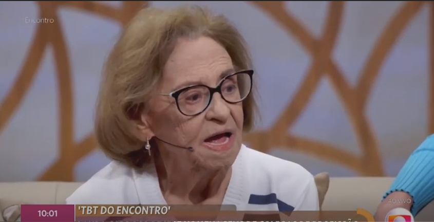 Aos 95 anos, a atriz Laura Cardoso recebe homenagem de amigos no programa Encontro. Foto/Reprodução: Web.